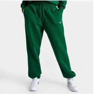 Nike Sweatpants in Kelly Green